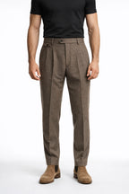 "Belgrave" Herringbone Trousers - Khaki / 46 - homme, trousers - BOLDD - Khaki Belgrave herringbone trousers with pleats, bold 80's style, old money Italian masculinity.