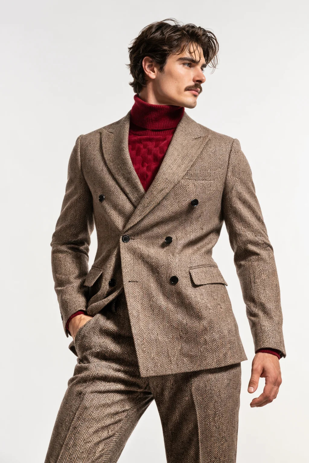 Belgrave Herringbone Suit Set / KHAKI - 48 / 46 - homme, suit sets - BOLDD - Khaki Belgrave herringbone suit set with double-breasted jacket and wide lapels, styled bold 80's old money Italian masculin .